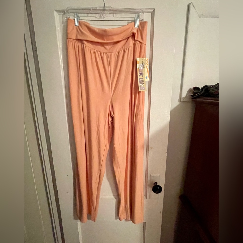 NWT MUK LUKS peach, fold over waist, soft, stretchy, yoga pants in size 4X.